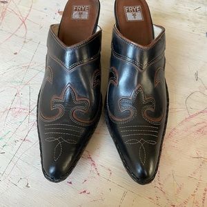 Size 9 Frye black Phoenix cowboy slip on boot.